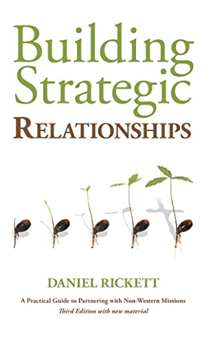 Beispielbild fr Building Strategic Relationships: A Practical Guide to Partnering With Non-Western Missions zum Verkauf von Anybook.com