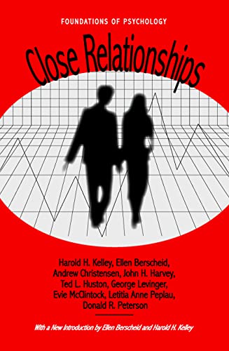 Imagen de archivo de Close Relationships a la venta por Kennys Bookshop and Art Galleries Ltd.