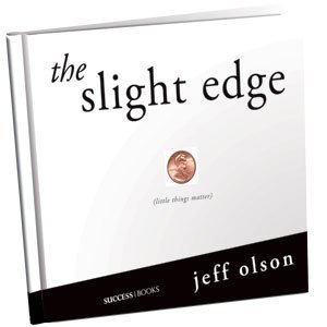 Beispielbild fr The Slight Edge Gift Jeff Olson (2009) Hardcover zum Verkauf von Goodwill Books