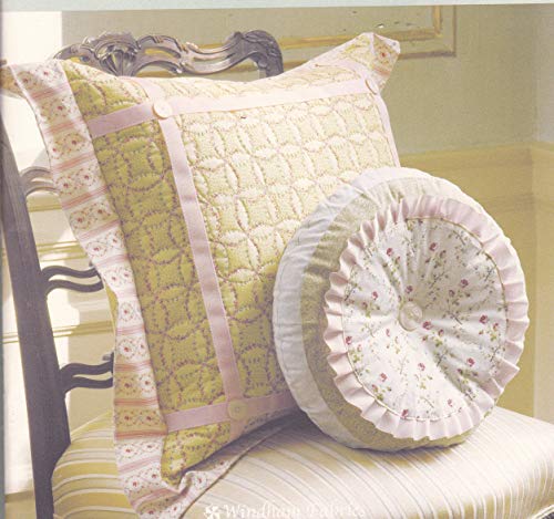 Beispielbild fr Anna Griffin Elegant Stitching: Sewing Patterns for Beautiful Quilts, Decorative Pillows and Stylish Handbags zum Verkauf von Half Price Books Inc.