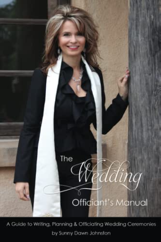 Imagen de archivo de The Wedding Officiants Manual: The Wedding Guide to Writing, Planning and Officiating Wedding Ceremonies (Officiants Guide to Ceremonies) a la venta por Goodwill of Colorado