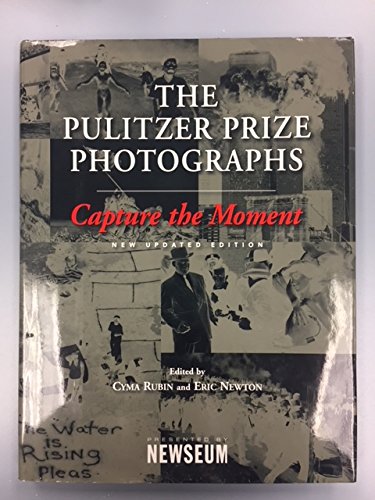 Imagen de archivo de Capture the Moment: The Pulitzer Prize Photographs a la venta por Amazing Books Pittsburgh