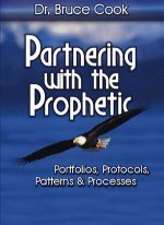 Imagen de archivo de Partnering With the Prophetic a la venta por ThriftBooks-Dallas