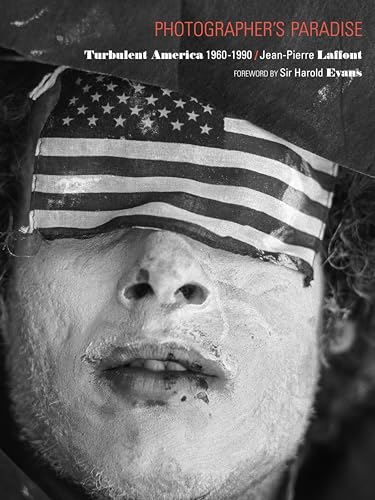 Beispielbild fr Photographer's Paradise : Turbulent America 1960-1990 zum Verkauf von Better World Books