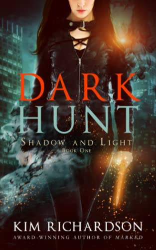 Beispielbild fr Dark Hunt (Shadow and Light) zum Verkauf von Goodwill Books