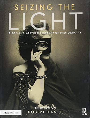 Beispielbild fr Seizing the Light: A Social & Aesthetic History of Photography zum Verkauf von BooksRun