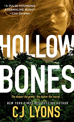 Beispielbild fr Hollow Bones zum Verkauf von Better World Books