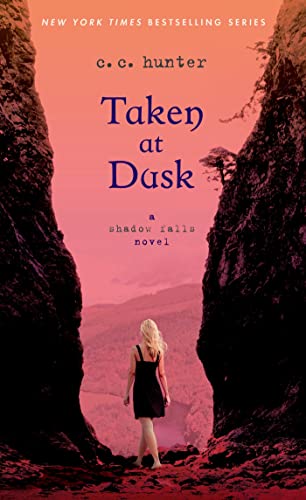 9781250046819: Taken at Dusk: A Shadow Falls Novel