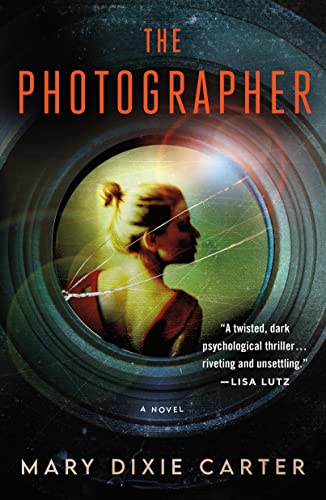 Imagen de archivo de The Photographer: A Novel a la venta por Decluttr