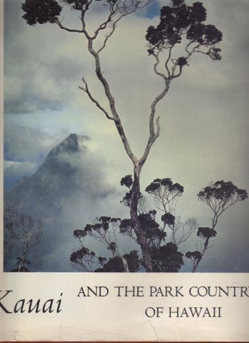 Imagen de archivo de Kauai and the park country of Hawaii (Sierra Club exhibit format series) a la venta por Better World Books