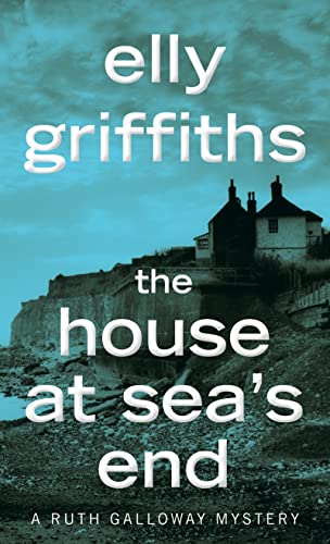 Imagen de archivo de The House At Sea's End: A Mystery (Ruth Galloway Mysteries, 3) a la venta por Once Upon A Time Books