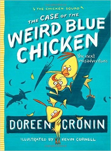 9781338037661: The Chicken Squad: The Case of the Weird Blue Chicken