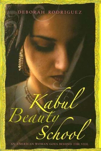 9781400065592: Kabul Beauty School: An American Woman Goes Behind the Veil