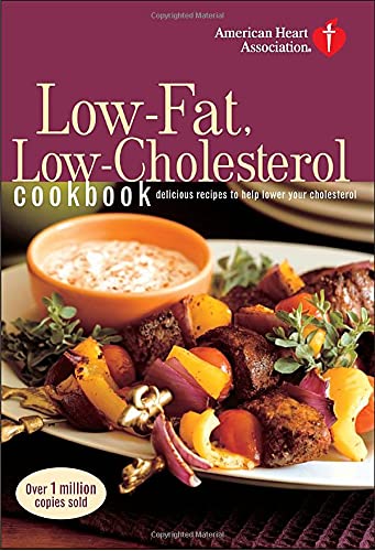 Stock image for American Heart Association Low-Fat, Low-Cholesterol Cookbook : Delicious Recipes to Help Lower Your Cholesterol for sale by Better World Books