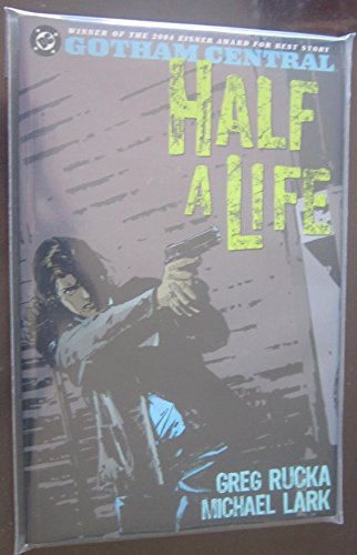 Imagen de archivo de Gotham Central: Half a Life - Volume 2 a la venta por Mojo Press Books