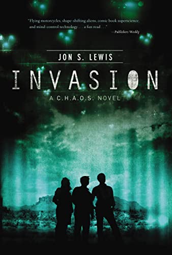 9781401685423: Invasion (A C.H.A.O.S. Novel)