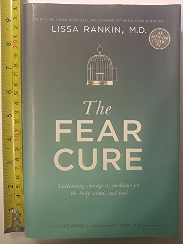 Beispielbild fr The Fear Cure: Cultivating Courage as Medicine for the Body, Mind, and Soul Rankin M.D., Lissa zum Verkauf von Aragon Books Canada