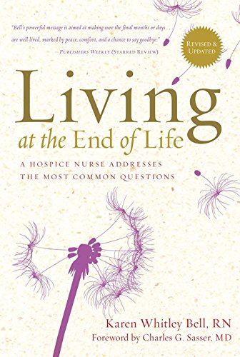 9781402787287: Living at the End of Life: A Hospice Nurse Addresses the Most Common Questions