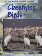 Immagine dell'editore per Classifying Birds (Classifying Living Things) venduto da ThriftBooks-Dallas