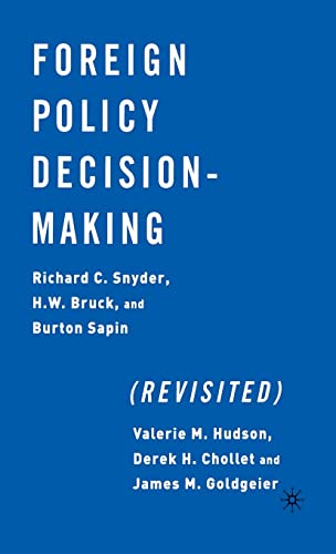 9781403960757: Foreign Policy Decision-making Revisited