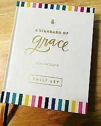 9781404108516: A Standard of Grace - Target Exclusive