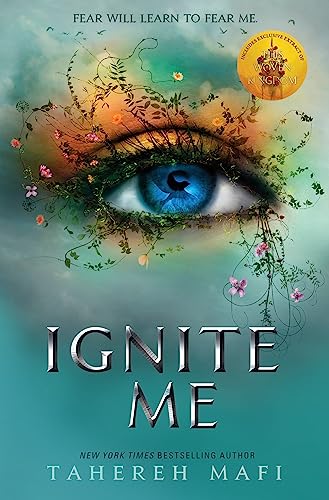 9781405291774: Ignite Me 3: TikTok Made Me Buy It! The most addictive YA fantasy series of the year: 03 (Shatter Me)