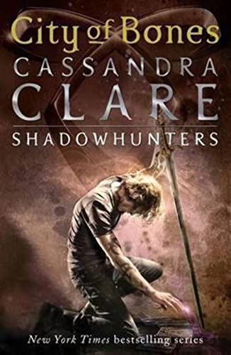 Beispielbild fr The Mortal Instruments 1: City of Bones zum Verkauf von Reuseabook