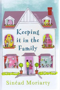 Imagen de archivo de Keeping It In the Family, Large Print a la venta por Reuseabook