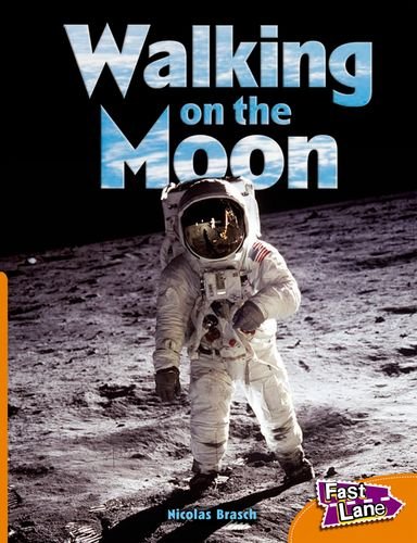 Imagen de archivo de Walking on the Moon: Fast Lane Orange Non-Fiction a la venta por AwesomeBooks