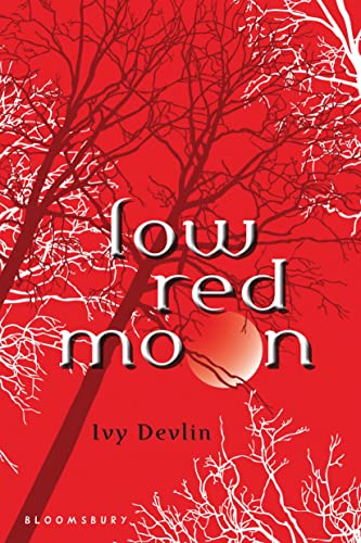 9781408813980: Low Red Moon