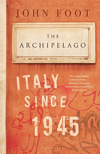 Imagen de archivo de The Archipelago: Italy Since 1945 a la venta por PlumCircle