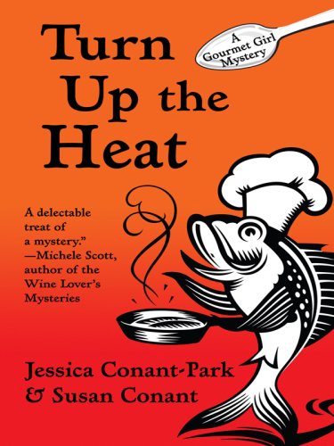 9781410409775: Turn Up the Heat: A Gourmet Girl Mystery (Thorndike Press Large Print Mystery Series)