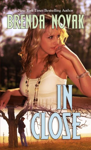 9781410443588: In Close (Bulletproof Trilogy: Thorndike Press Large Print Romance)