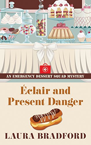 9781410495297: Eclair and Present Danger (Emergency Dessert Squad Mystery: Wheeler Publishing Large Print Cozy Mystery)