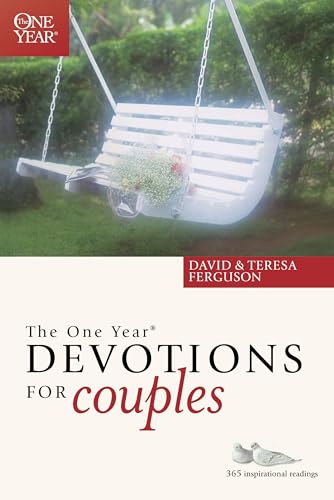 Beispielbild fr The One Year Devotions for Couples: 365 Inspirational Readings zum Verkauf von Buchpark