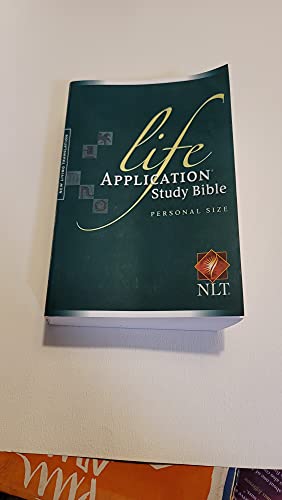 9781414302584: Life Application Study Bible, Personal Size: New Living Translation, Personal Size