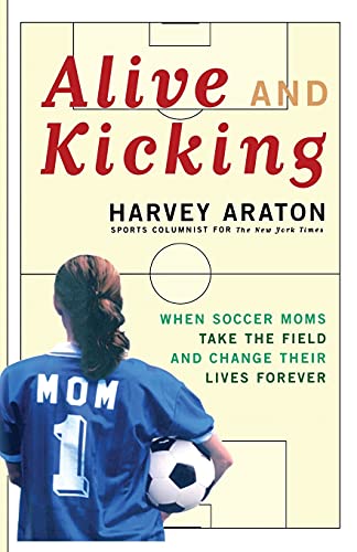 9781416575177: Alive and Kicking: When Soccer Moms Take the Field and Change Their Lives Forever