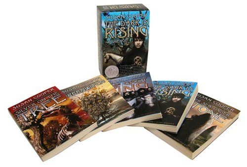 Imagen de archivo de The Dark Is Rising (Boxed Set): Over Sea, Under Stone; The Dark Is Rising; Greenwitch; The Grey King; Silver on the Tree (The Dark Is Rising Sequence) a la venta por HPB Inc.