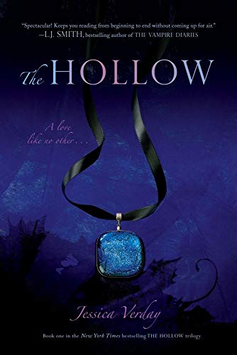 Beispielbild fr The Hollow (Hollow Trilogy (Quality)) zum Verkauf von Wonder Book