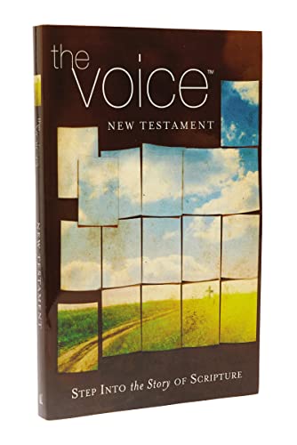 Imagen de archivo de The Voice New Testament, Paperback: Step Into the Story of Scripture a la venta por SecondSale