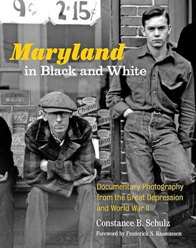 Beispielbild fr Maryland in Black and White: Documentary Photography from the Great Depression and World War II zum Verkauf von Wonder Book