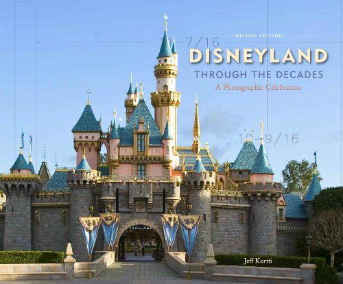 9781423129042: Disneyland Through the Decades: A Photographic Celebration [Lingua Inglese]