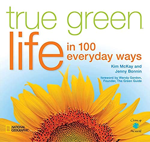 Imagen de archivo de True Green Life: In 100 Everyday Ways a la venta por Books From California