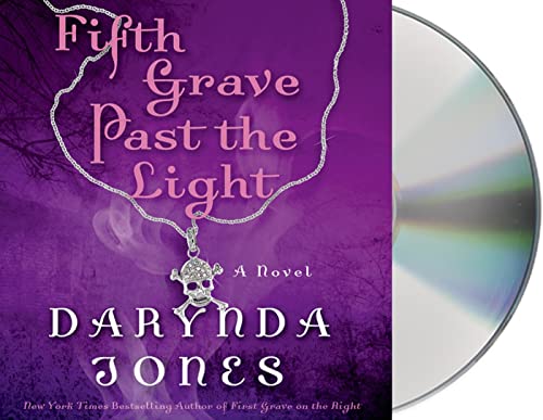 Beispielbild fr Fifth Grave Past the Light (Charley Davidson Series) zum Verkauf von PlumCircle