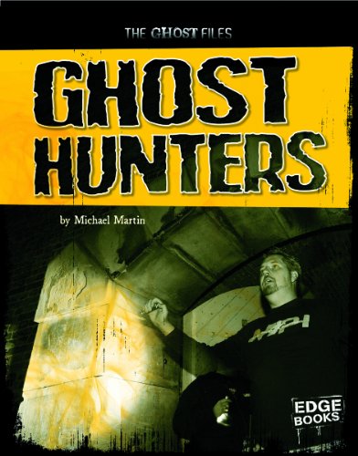 Imagen de archivo de Ghost Hunters a la venta por Better World Books: West