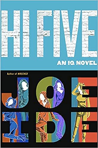 9781432878825: Hi Five (An IQ Novel (4))