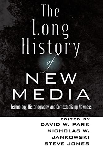 Beispielbild fr The Long History of New Media: Technology, Historiography, and Contextualizing Newness (Digital Formations) zum Verkauf von Open Books