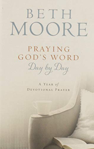 Imagen de archivo de Praying God's Word Day by Day: A Year of Devotional Prayer a la venta por SecondSale