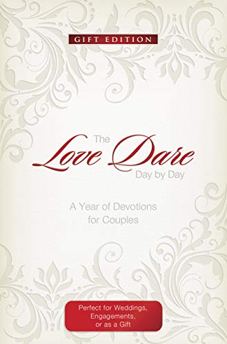 9781433680359: The Love Dare Day by Day, Gift Edition: A Year of Devotions for Couples
