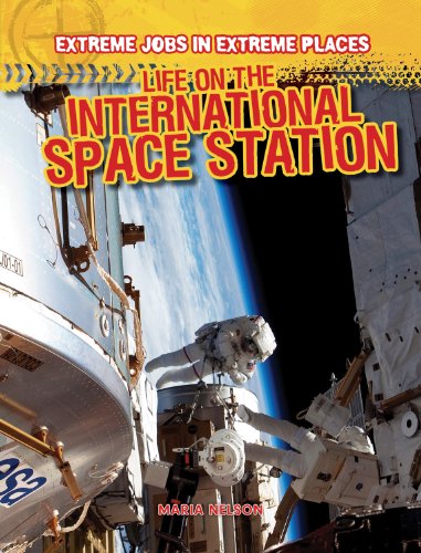 9781433985072: Life on the International Space Station